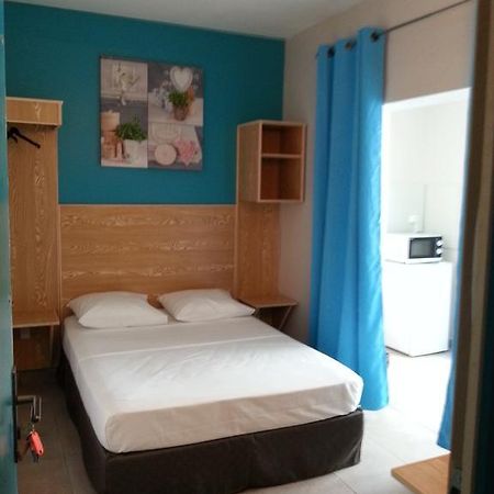 L'Annexe 66 , Saint Denis Centre Ville , A 200 M De La Rue Pietonne , Du Petit Marche Et Du Leader Price , Sur Une Rue Calme, Parking Gratuit Sur La Rue Phòng bức ảnh